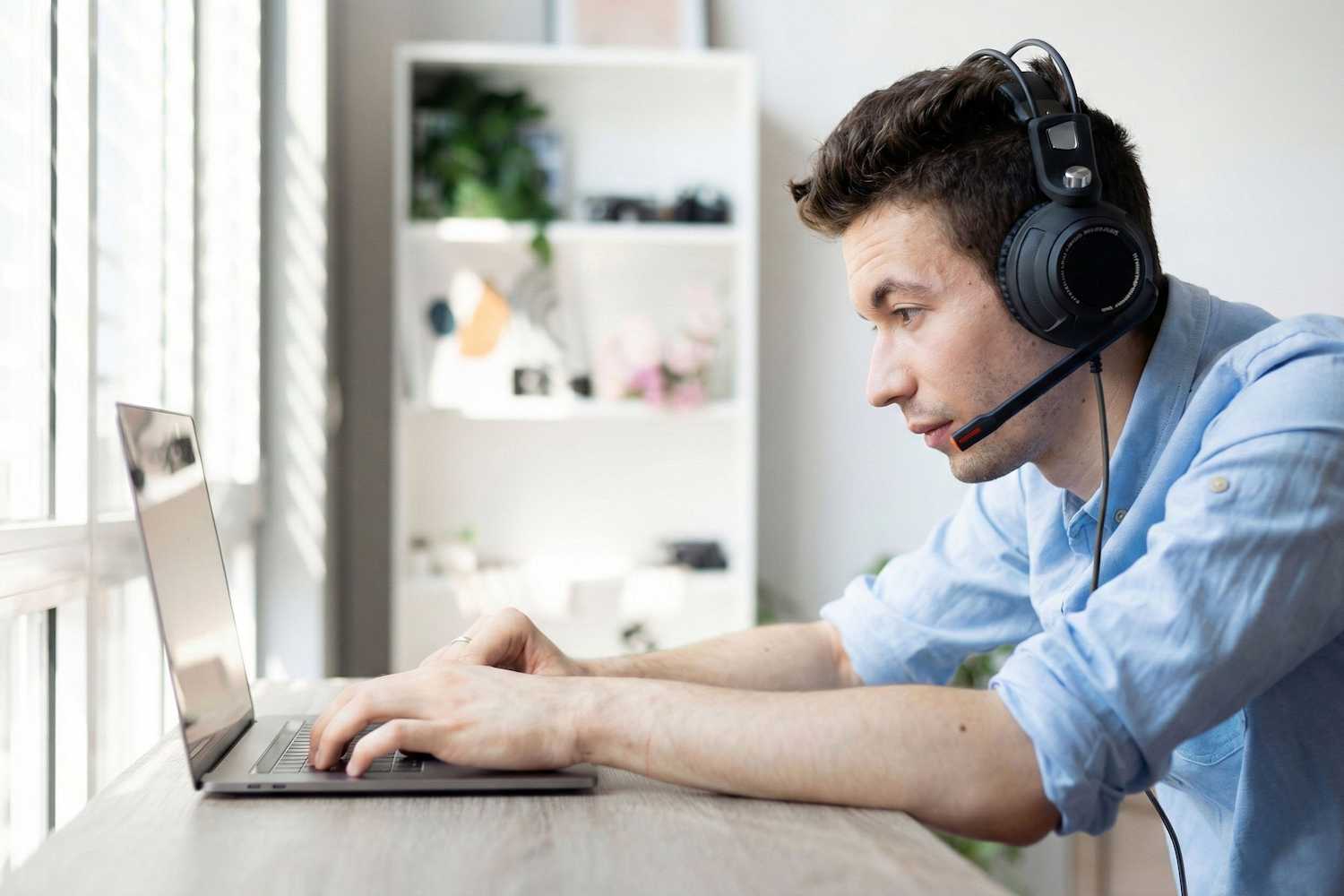 İngilizce A1 dinleme becerileri – yavaş ve net konuşmaları anlama